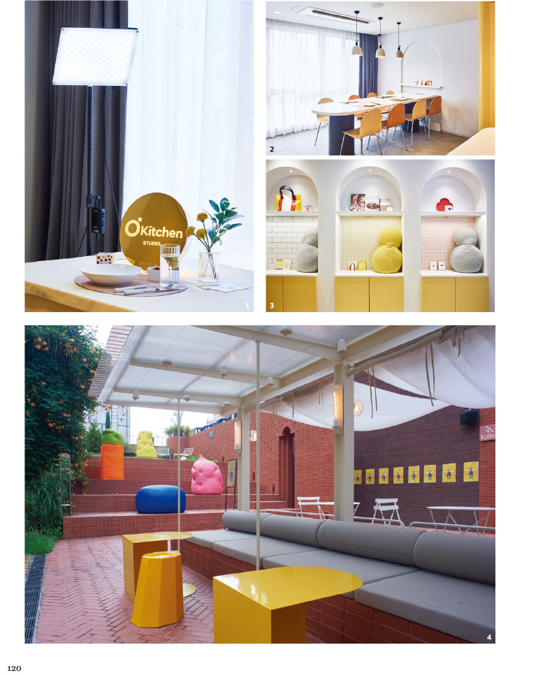 탄탄한 기획과 내실이 돋보이는 프로그램

브랜드의 메시지를 공유하고 새로운 라이프스타일을 제 안하는 ‘공간 마케팅’이 주목받고 있는 요즘, 브랜드 체험 공간도 그 형태와 쓰임이 다양하다. 먹거리와 관련한 식품 과 가전 브랜드에서 선보이는 쿠킹 스튜디오도 드물지 않게 눈에 띄는데, 가운데서도 오키친 스튜디오 쿠킹클래스의 강점이자 차별점은 단연 콘텐츠에 있다. 쿠킹 클래스는 ‘스페셜티키친’ ‘오랜만키친’ ‘페어링키친’ ‘커뮤니 티키친’ ‘메이트키친’ 총 다섯 가지로 구성했으며, 다양성 뿐 아니라 내실 있는 프로그램이 특징이다. 스페셜티키친은 셰프와 요리 연구가 등 전문가에게 쿠킹 팁까지 전수받는 시간으로, 매월 수요일에 1회 4인으로만 프라이빗하게 진행하는 만큼 소비자의 반응도 가장 뜨거운 클래스다. 반면, ‘오키친과 랜선에서 만나요’를 줄여 만든 네이밍이 독특한 오랜만 키친은 전문가의 쿠킹 클래스 를 온라인으로 참여할 수 있는 프로그램이다. 이 또한 매월 수요일에 1회 16팀으로 진행하는데, 스페셜티키친이 셰프의 손맛과 식재료 본연의 맛을 살릴 수 있는 노하우를 밀착해서 배우는 시간이라면, 오랜만키친은 오뚜기 제품을 새롭게 해석하는 셰프의 레시피를 내집 주방에서 편안하게 배울 수 있다는 것이 큰 차이점이다.

페어링키친과 커뮤니티 키친은 브랜드 경험 공간으로서 특징이 두드러진 프로그램으로 꼽힌다. 페어링키친은 다양한 주제가 돋보이는 이색 클래스로 매월 1회 진행하는 데(인원 변동), 식음료는 물론 플라워와 드로잉에 이르기까지 장르에 제약 없이 다양한 브랜드와 협업해 음식과함 께 즐겨보는 시간이니만큼 여러 분야의 전문가에게 직접 노하우를 배우고 경험할 수 있어 인기다. 커뮤니티 플랫폼 과 연계한 커뮤니티키친 또한 오키친 스튜디오의 정체성 이 그대로 드러난다. 소모임 플랫폼 회원들이 쿠킹으로 소통할수있는소셜다이닝쿠킹클래스로,매월4회진행 하며 참여 인원은 8인(그룹)으로 구성한다. 마지막으로 메이트키친은 친구, 연인, 가족이 2인 1조로 부담 없이 즐길 수 있는 프로그램이다. 셀프쿠킹클래스로, 매월 4회토 요일에 4팀(2인 1조)으로 진행한다.



지난 4월 오픈한 오키친 스튜디오는 대부분 무료로 진 행하는 쿠킹 클래스로 프로그램의 내실만큼 인기도 대단한데, 신청 방법은 간단하다. 인스타그램(@okitchen_ studio)을 통해서만 가능하며 링크를 통해 신청하면 된다. 오키친 스튜디오 계정을 팔로하면 매달 클래스에서 진행한 새로운 레시피도 확인할 수 있다.