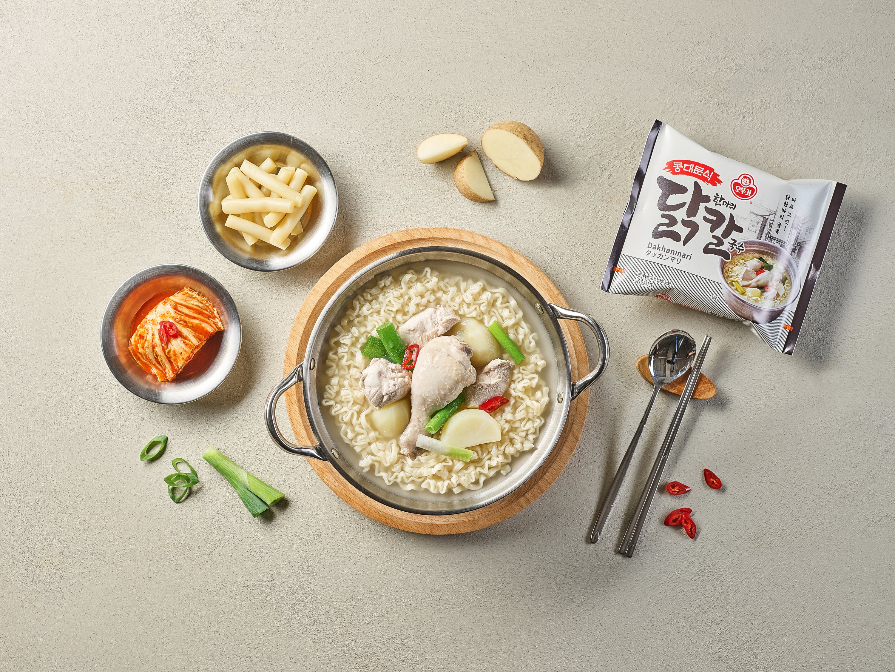 ㈜오뚜기, K-노포 감성 담은 ‘동대문식 닭한마리 칼국수’ 인기… 여름 복날 별미로 부상